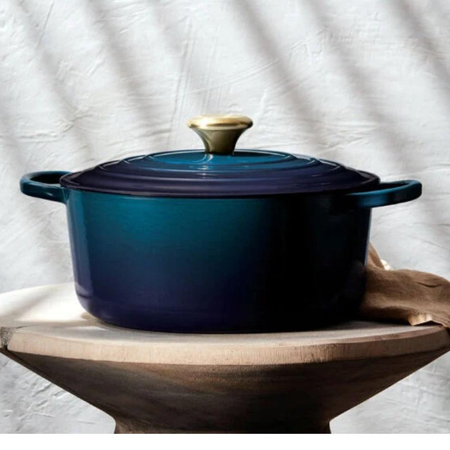 Signature Round Dutch Oven