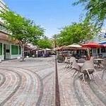 Giralda Plaza