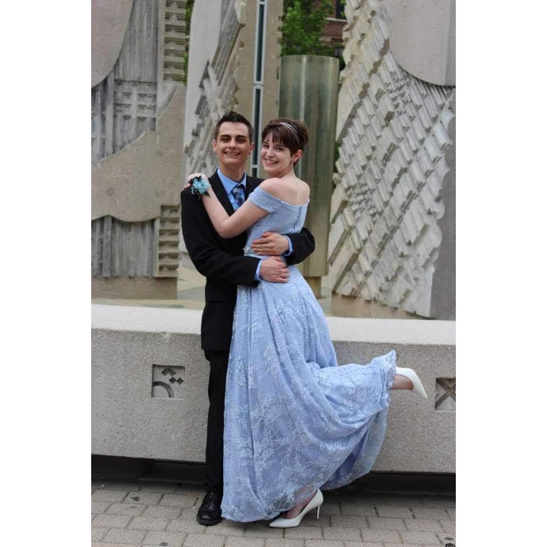 Spring 2020: Prom! Recognize the fountain in the background?