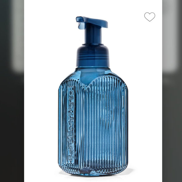 Foam soap dispenser