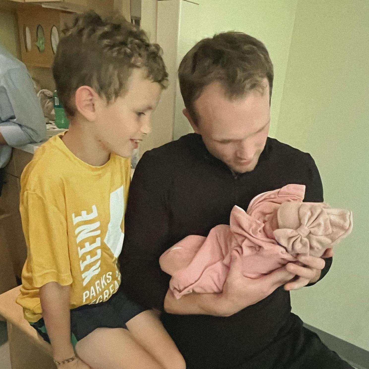 Nolan meeting his little sister! 🤍🤍