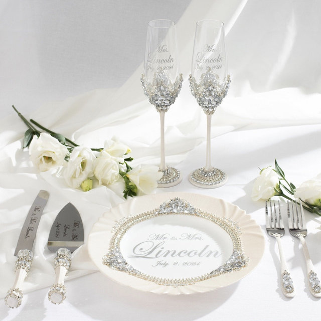 Toasting flute and Cake cutting set