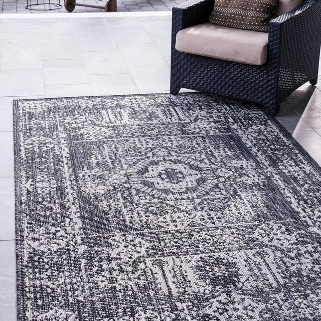 9' x 12' Outdoor Traditional Rug
