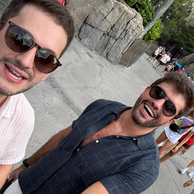 Professional Instagram Photographer – So We Don’t Depend on Andrés’s Horrible Selfie Stick