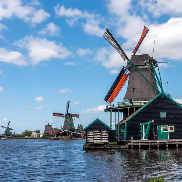 Zaanse Schans Windmills, Clogs and Dutch Cheese Group Tour