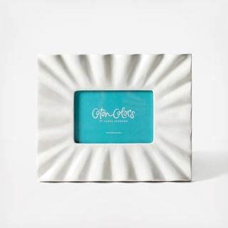Signature Ruffle Rectangle Frame