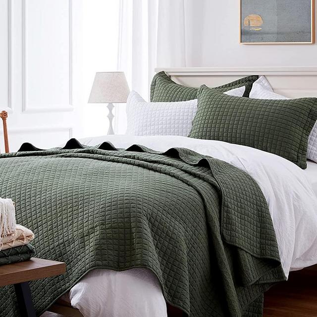 SunStyle Home Quilt Set Queen Olive Green Lightweight Bedspread Soft Reversible Coverlet for All Season 3pcs Army Green Square Quilted Quilted Bedding Sets (1 Quilt 2 Pillow Shams)(90"x96")