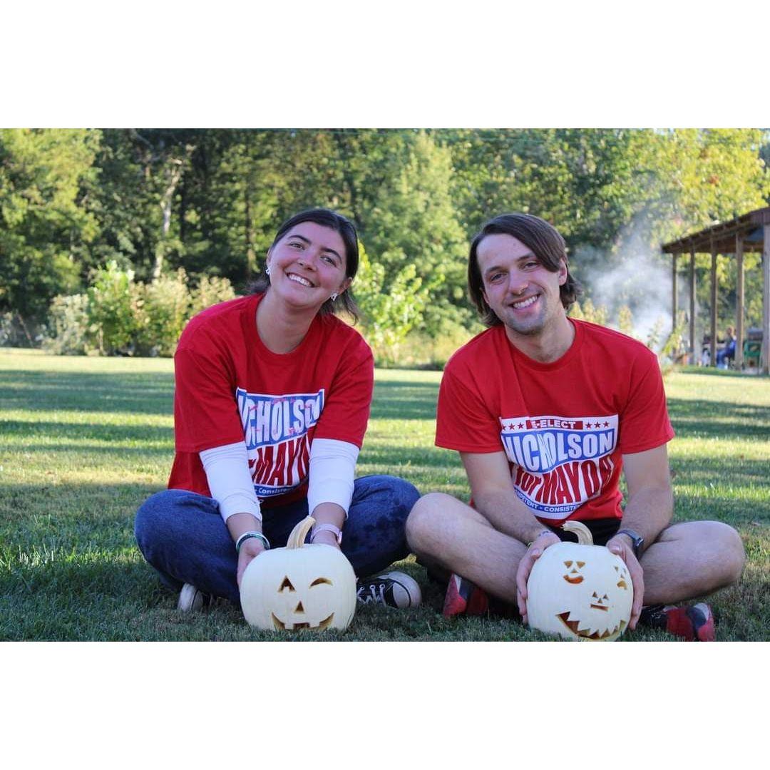 For the second year in a row, they carved pumpkins at Meemaw's house on Oktoberfest weekend.