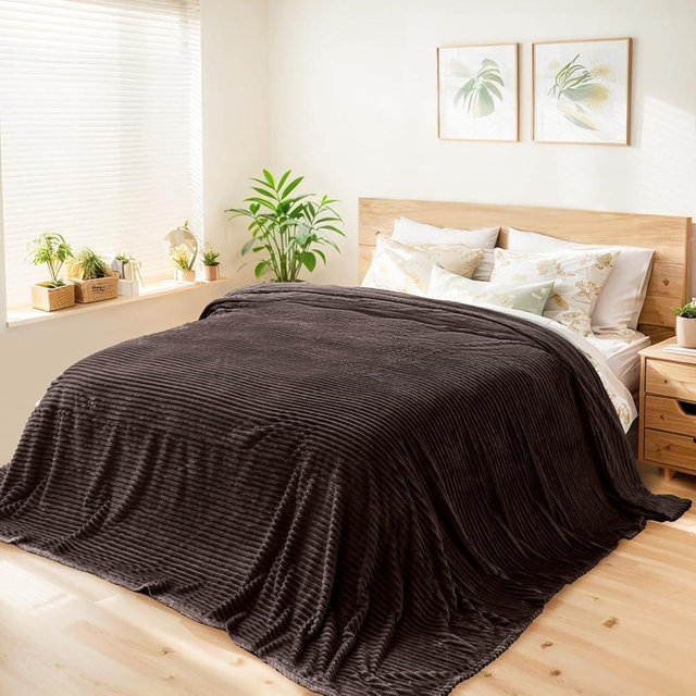 Vessia Flannel Fleece King Size Blanket(108x90 inch), 300GSM Cozy Brown Stripe Bed Blanket for Couch, Sofa and Bed, Warm and Soft Chocolate Microfiber Ribbed Decor for All Season