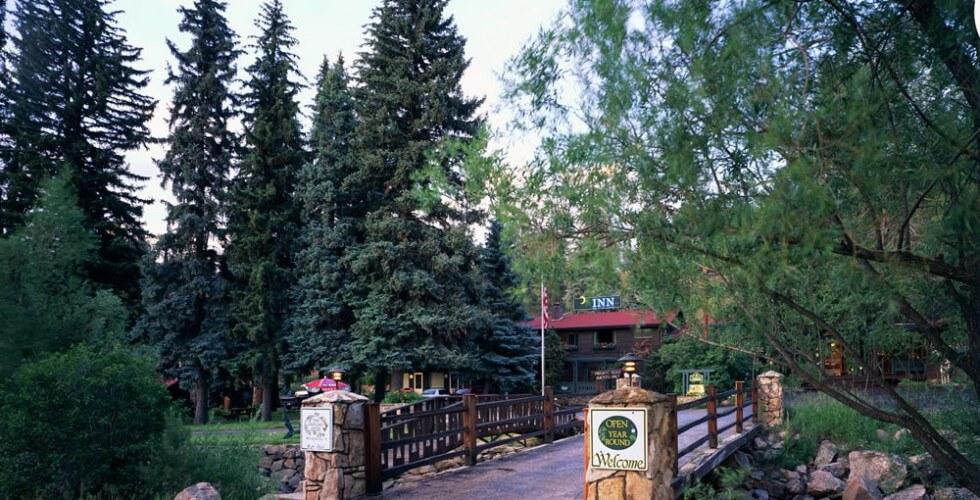 The Wedding Website of Mike Freismuth and Sarah Smith