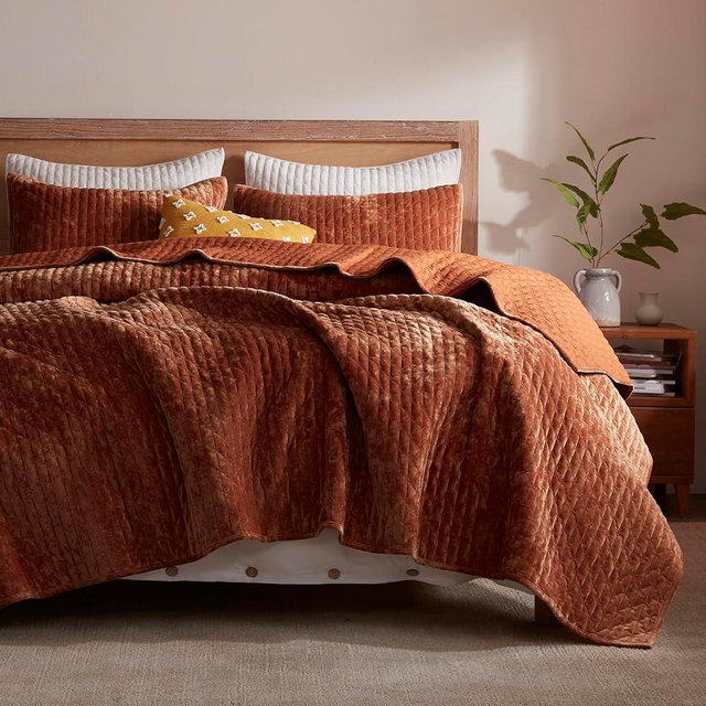 LEAONME Velvet Quilt King Size 98''x106'', Lightweight Burnt Orange Velvet Comforter Set with 2 Matching Shams, Soft Cross Stitch Bedspread Coverlet Bedding Set for All Season