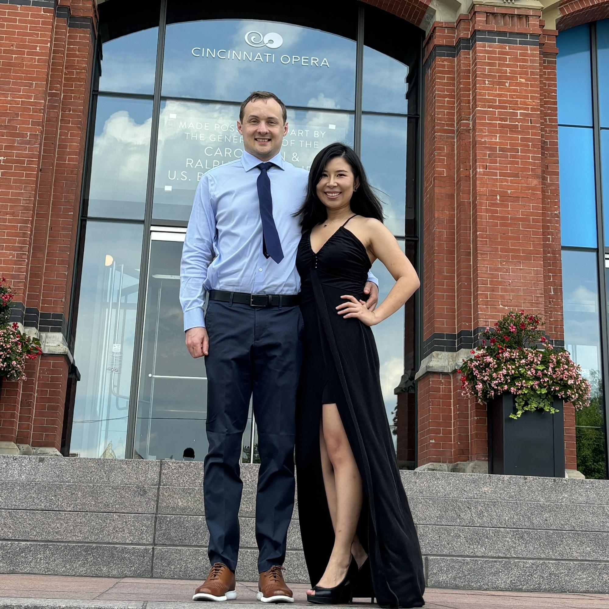 Together, they traveled to many more places - Cincinnati, Amalfi Italy, New Orleans, and Buffalo NY. They look forward to explorying the world for the next 50 years and many lives beyond. 他们一起走过更多旅程—辛辛那提、意大利、新奥尔良，和纽约水牛城。他们期待未来五十年，还有生生世世，也能一起环游世界，继续这段旅途。