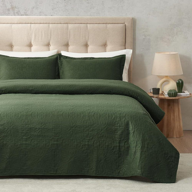Hansleep Olive Green Quilt Queen Size - Baroque Ultrasonic All Season Bedspread Queen, Soft Lightweight Coverlet Bedding Set, 3 Pieces (1 Quilt, 2 Pillow Shams)