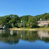 Roslyn Pond - Take a walk !