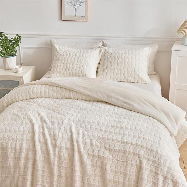 Wajade Faux Rabbit Fur Comforter Set Ultra Soft Fluffy Bedding Comforter Set Luxury Rectangle Pattern Plush Fuzzy 3 Pieces Bed Set(1Comforter+2 Pillowcases) (Queen Size, Ivory White)