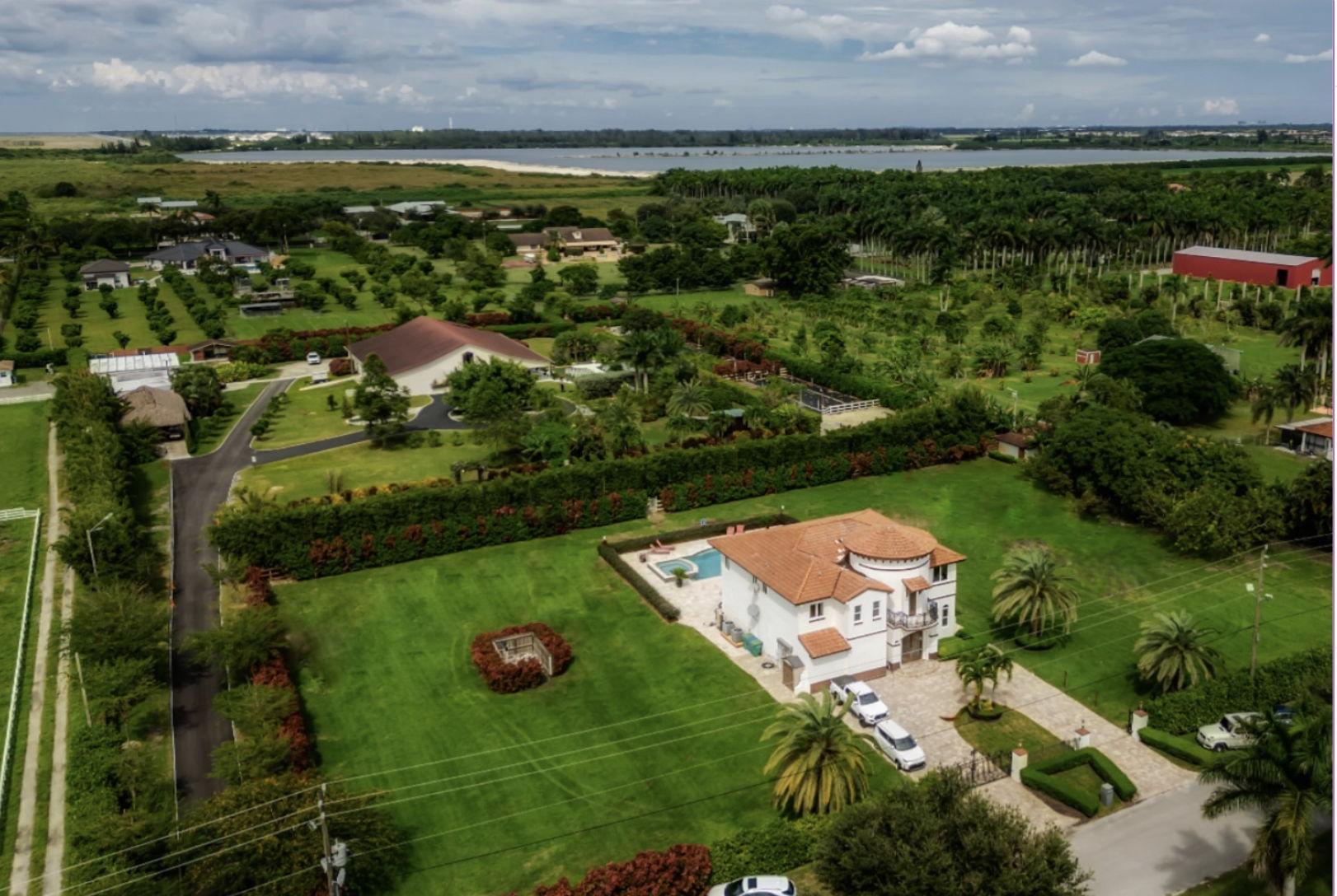 The Wedding Website of Emily Baldomero and Abdiel Garlobo