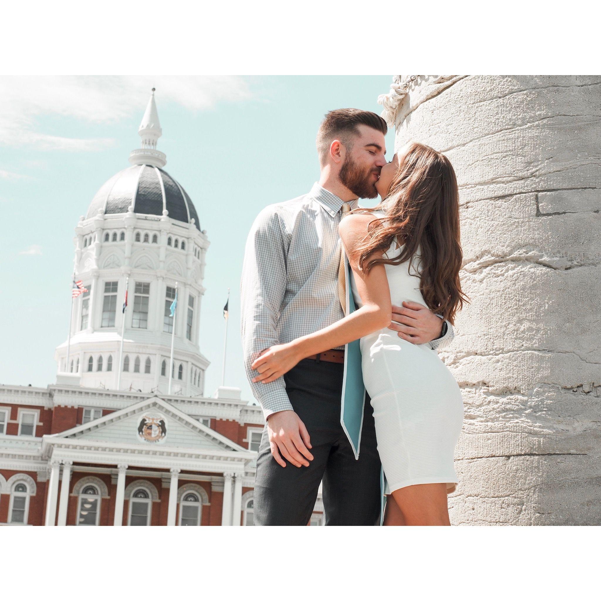 Kissing by the columns at Mizzou