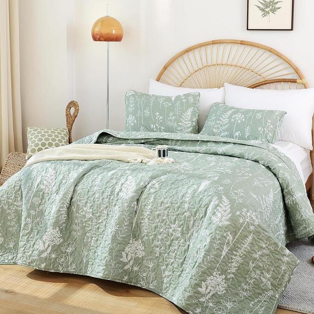 JANZAA Quilt King Size Sage Green Quilt Bed Spread Boho Quilt with Floral Pattern Microfiber Quilts Set 3 Pieces Lightweight Comforter Reversible Bedding Set 1 King Size Quilt and 2 Pillowcases