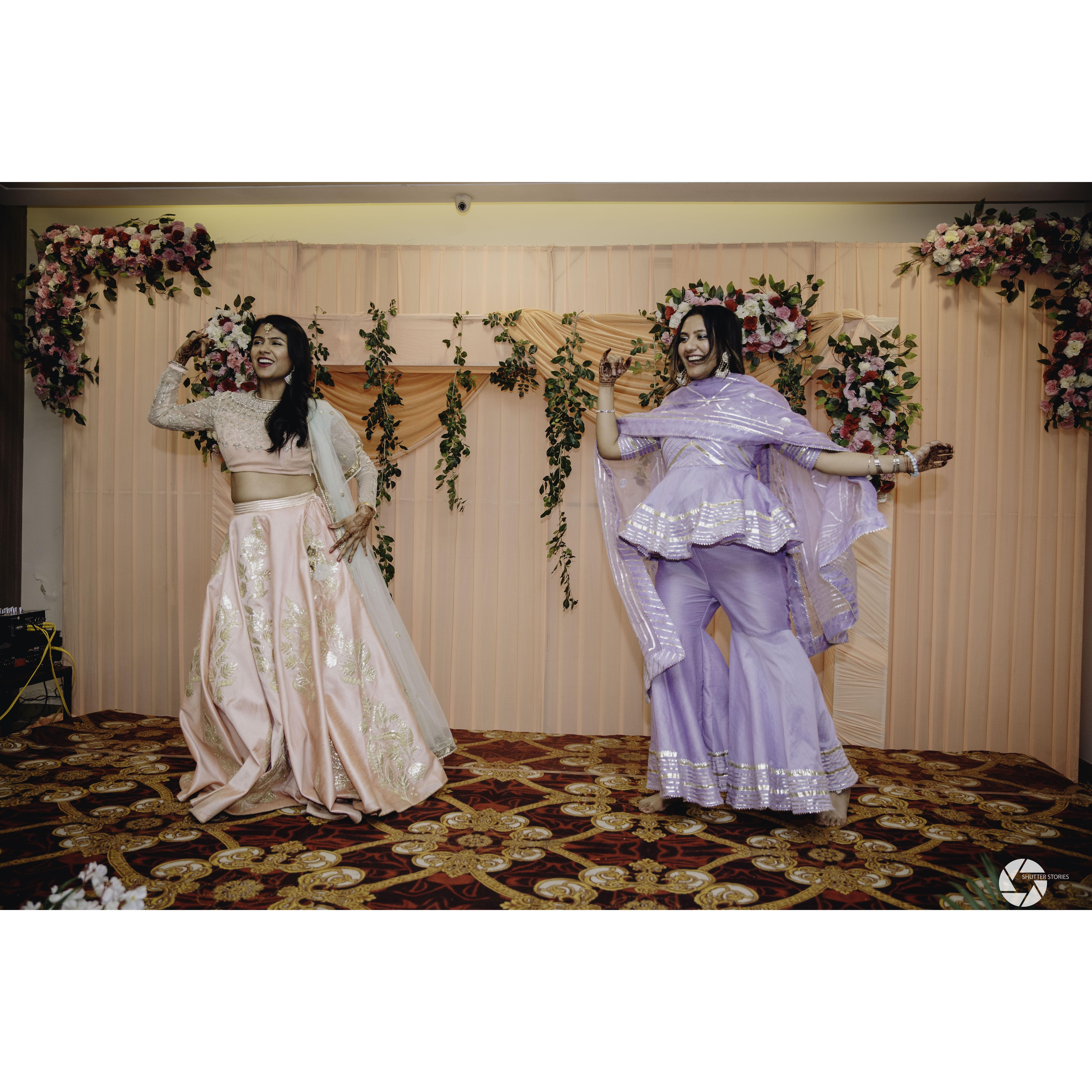 Akanksha and her sister's "coordinated" dance performance at her brother's recent wedding