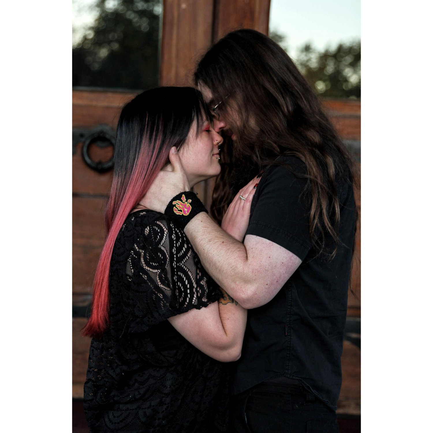 Engagement Photos 🖤
♡Location: Elmlawn Memorial Park
♡Photographer: Alyssa Knowlton, Lyssa Lee Photography