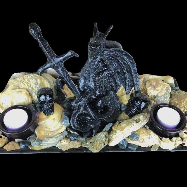 Impressive tealight decoration combined with a dragon, skulls and fossilized shells