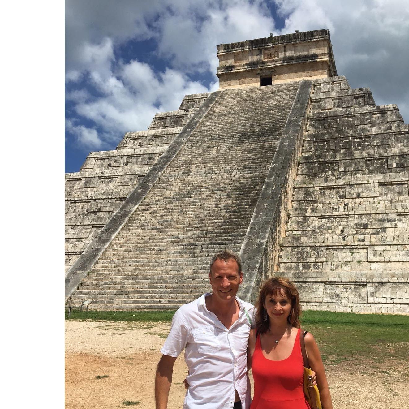 Liam planned to pop the question at Chichen Itza, but somehow the sweaty 100 degree heat, all the hawkers yelling "almos'free!" and the stench of the latrines in the jungle didn't seem romantic...