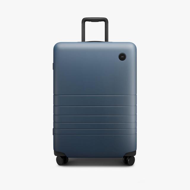 Monos Check-In Medium
