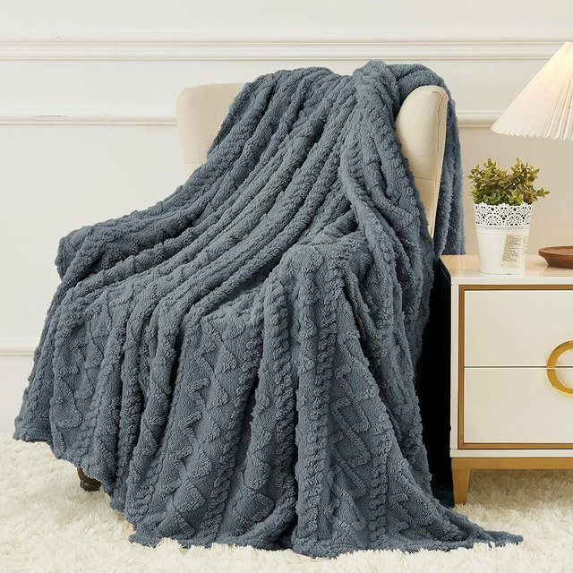 Aganear Fleece Throw Blanket - Cozy Soft Lightweight Fuzzy Throw Blanket for Women Portable Throw Blankets for Couch, Warm Present for Birthday, Christmas, Halloween, Housewarming(50"x60", Gray)
