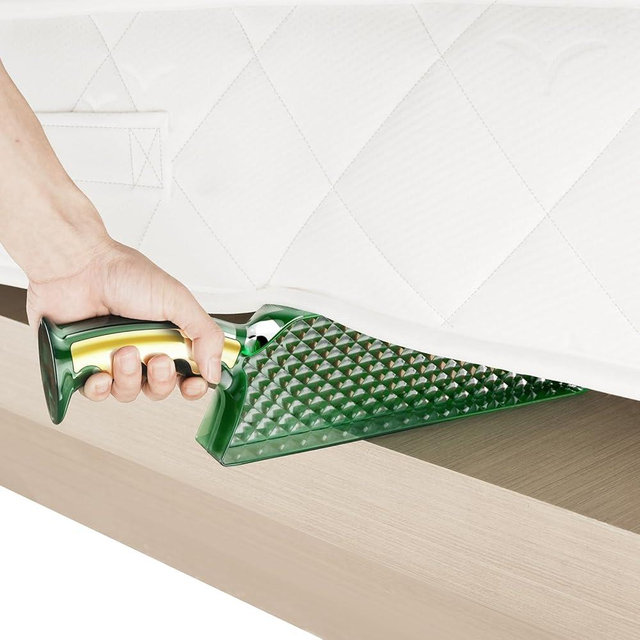 Tantea Mattress Lifter Wedge and Bed Maker Tool for Changing Sheets - Easy Lifter Mattress Riser for Bed Making - Helps Lift The Mattress and Hold The Mattress Alleviating Back Pain (1 Piece)