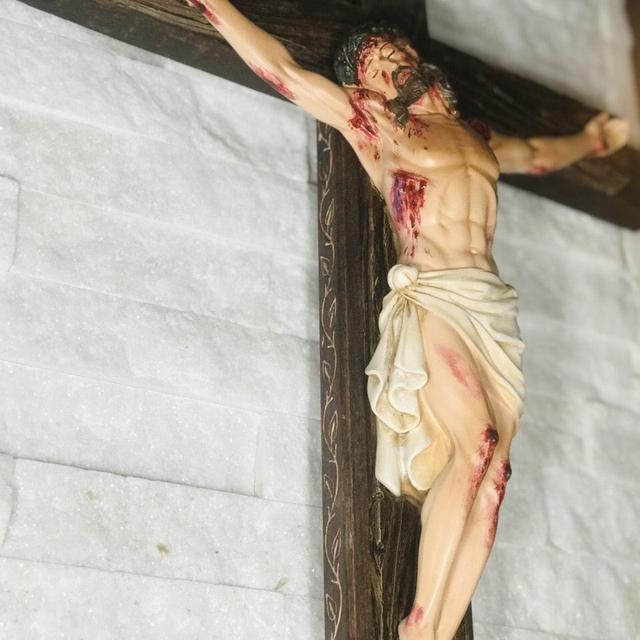 Passion Crucifix - Hand painted Scourged Jesus Christ Medium, Free Shipping (Corpus wall cross rustic resin warm wood tones sorrowful)