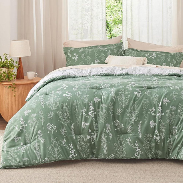 Bedsure Queen Comforter Set - Green Comforter, Cute Floral Bedding Comforter Sets, Gifts for Woman, 3 Pieces, 1 Soft Reversible Botanical Flowers Comforter and 2 Pillow Shams