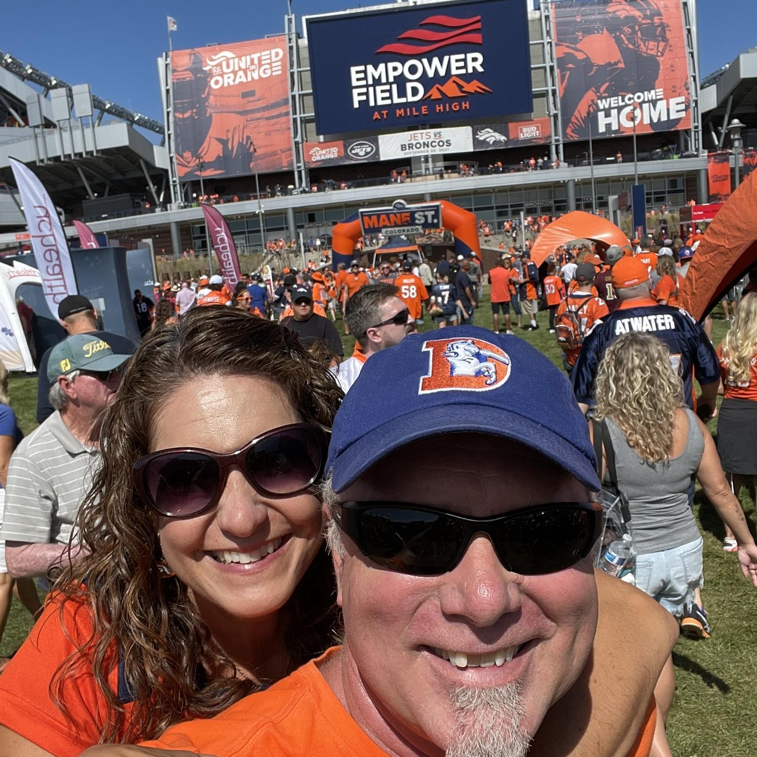 Who knows which Broncos game this was. One of many 💙🧡🍻