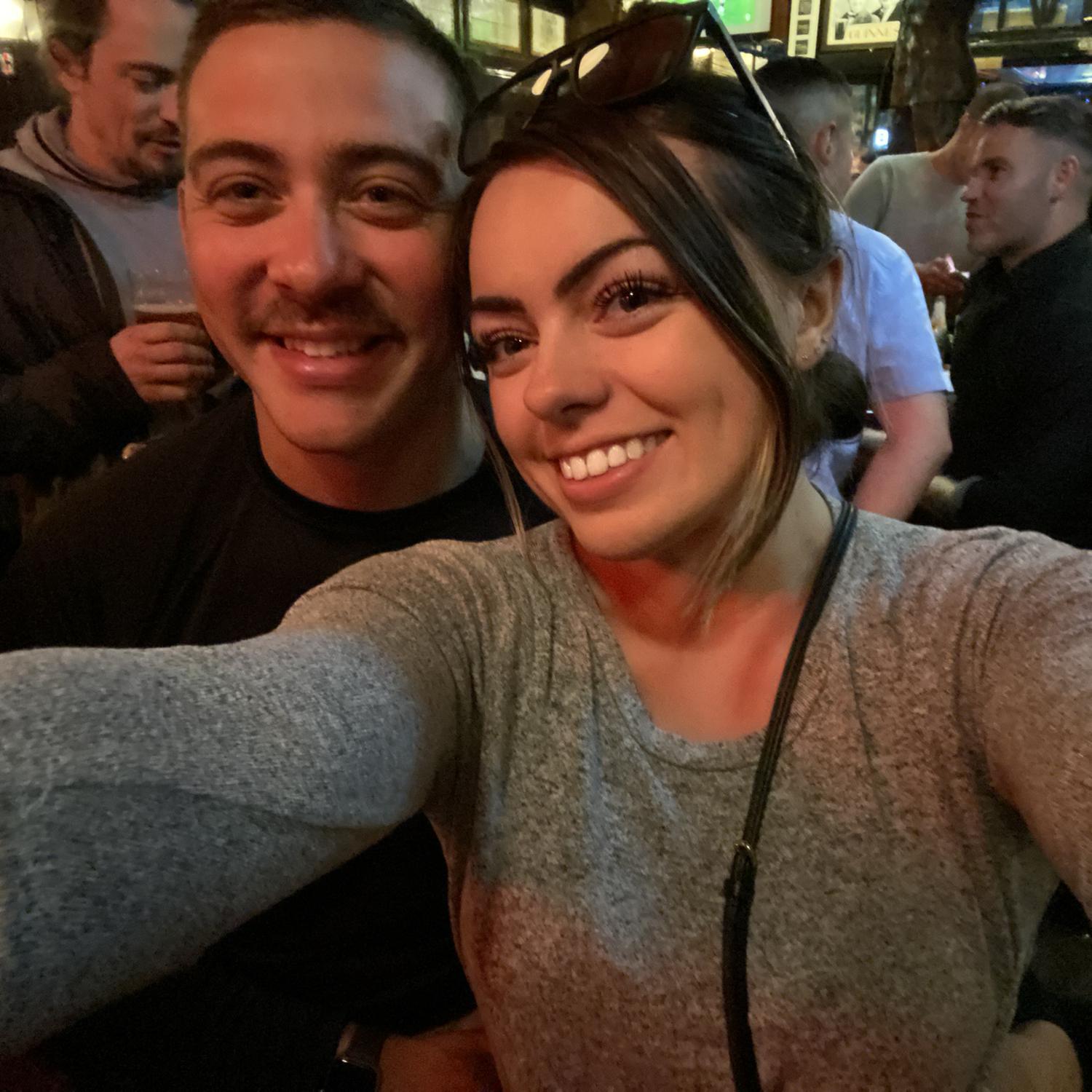 Bar hopping in Temple Bar - Ireland 2022