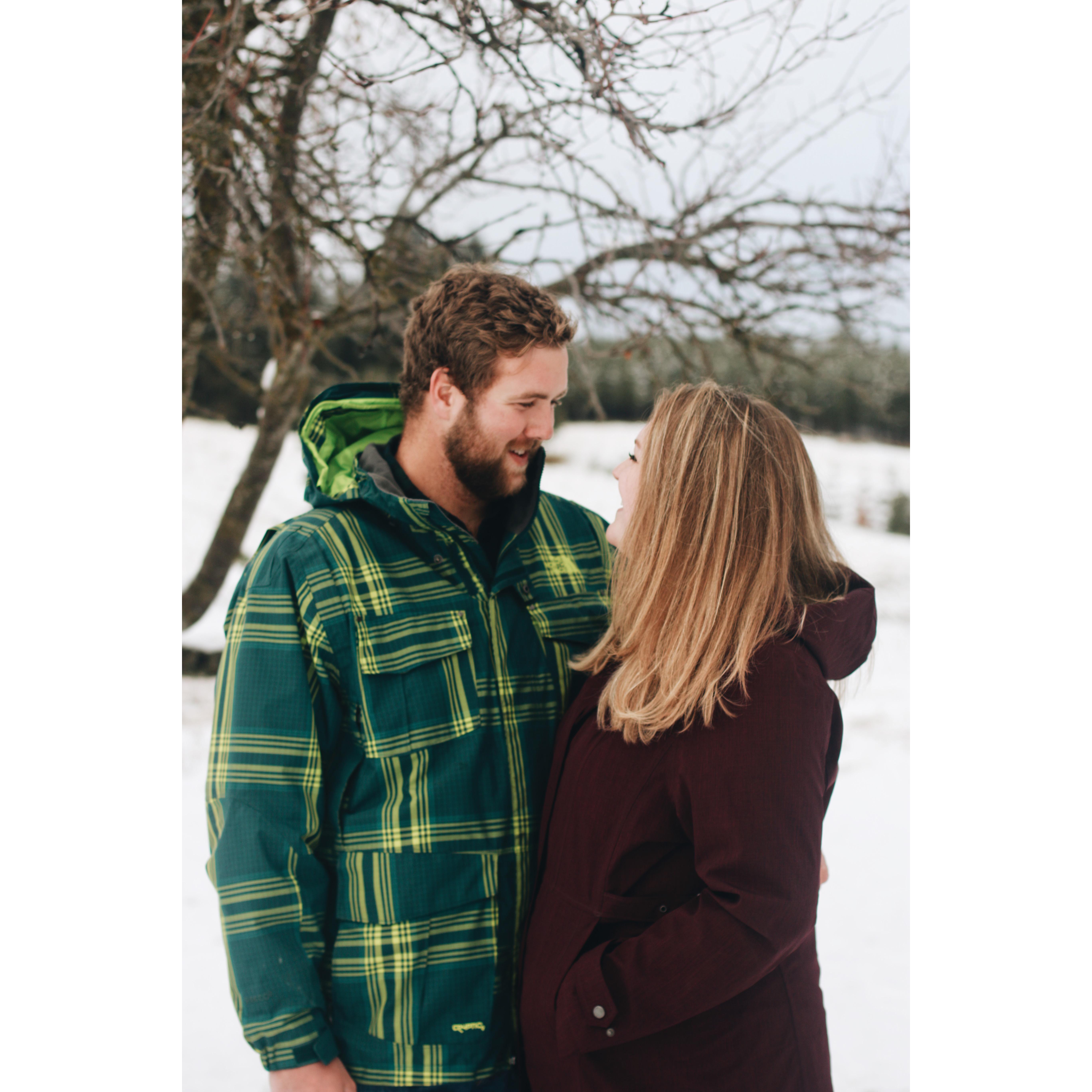 November 2018; Moscow, Idaho.
Thanksgiving in Idaho with Sam's family! This was Jordan's first time out to visit the Tall clan. She loved every minute! (Photo by their favorite photographer, Izzy!)
