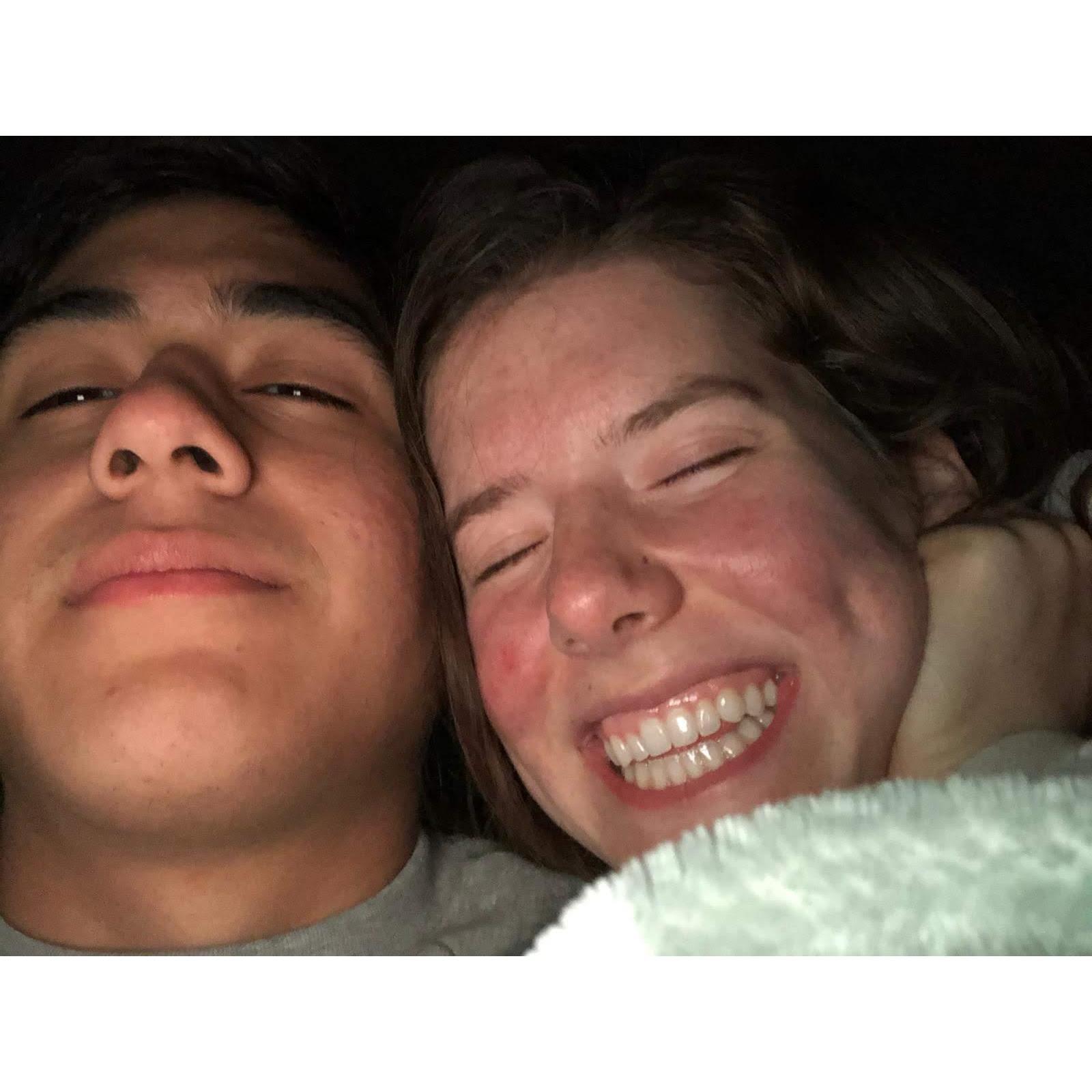 When Daniel asked Victoria to be his girlfriend.
Cuando Daniel le preguntó a Victoria que fuera su novia.
October 11, 2019