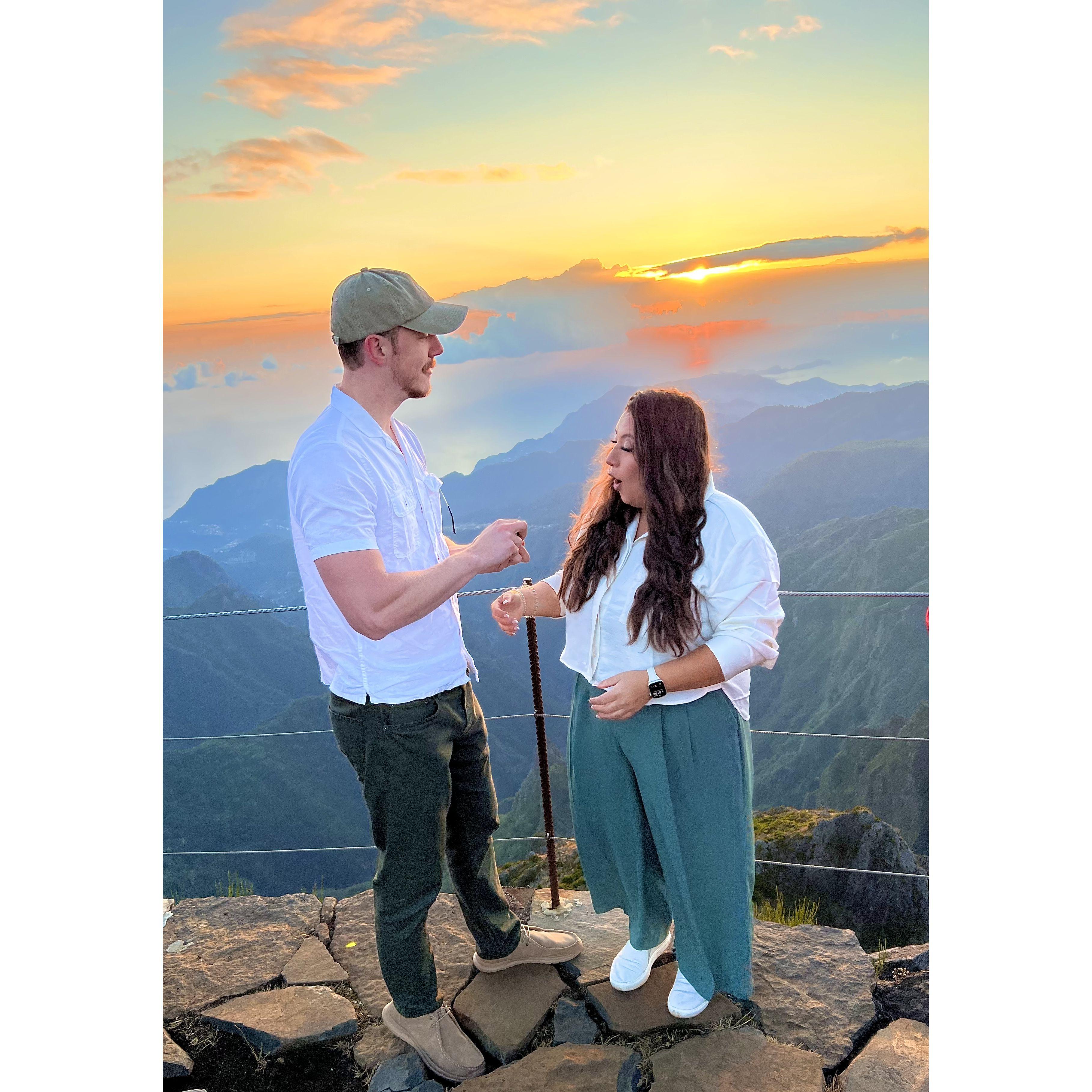 Surprise sunrise engagement on the highest peak of Madeira 09/10/23