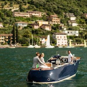 Boat ride in Italy from you