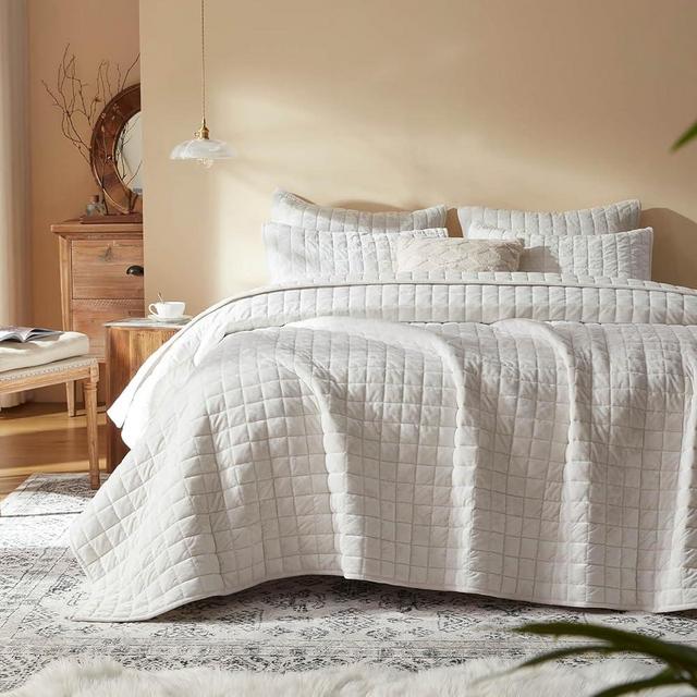 LEAONME Velvet Quilt King Size-98''x106'', Lightweight White Velvet Comforter Set with 2 Pillow Shams, Soft Bedspread Coverlet Quilted Bedding Set for All Season