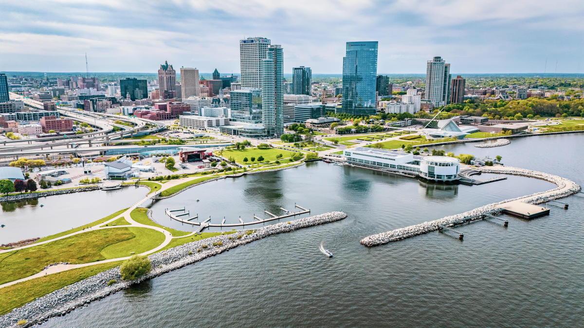 The Wedding Website of Lauren Stollberg and Zak Wegner