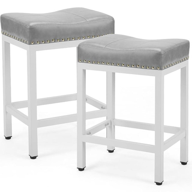 DUMOS Saddle Bar Stools Set of 2, 24 Inch Counter Height Stools with Curved PU Leather Surface, 3.7" Thick Upholstery Bar Height Stools with Footrest for Kitchen Island, Dining, Cafe, Gray