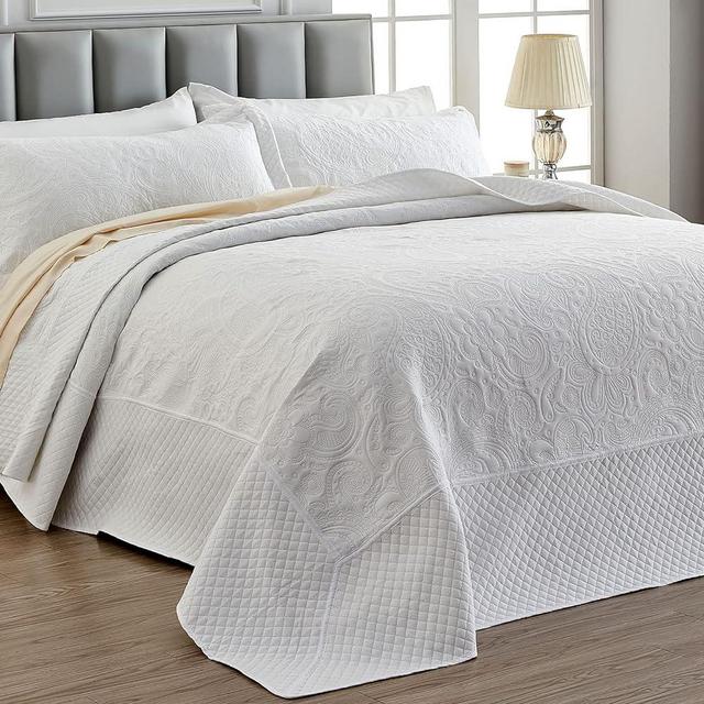 Qucover California King Bedspread, Soft Microfiber Oversized Bedspreads Paisley Pattern, Reversible Lightweight Oversized Cal King Quilt 118x106, White