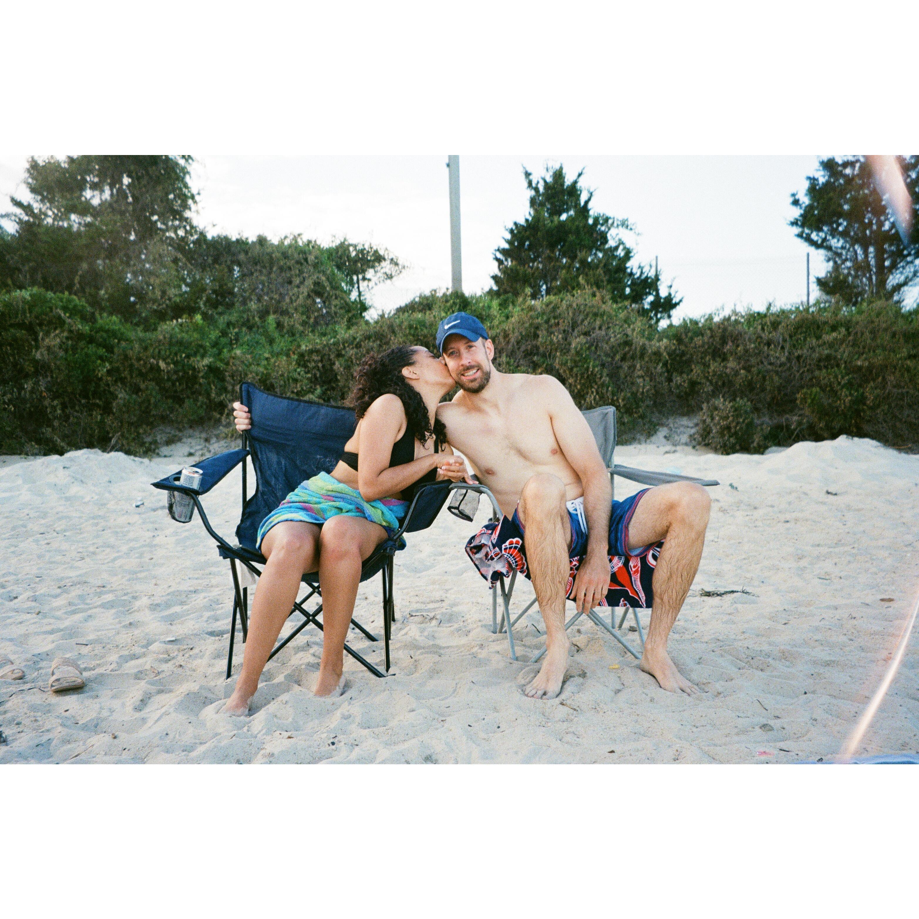 Brett fought off a jellyfish that mauled Jaclyn's leg during a beach trip.