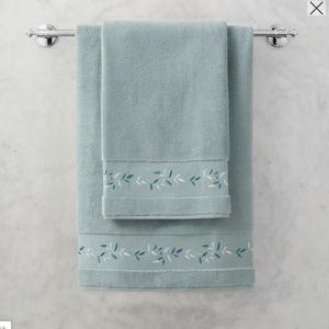 Frontgate Resort Collection™ Lillia Bath Towels