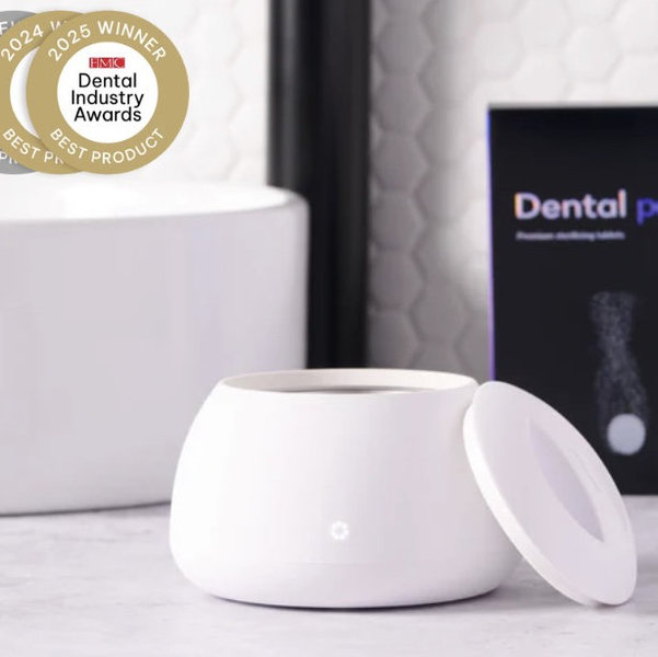 Ultrasonic retainer cleaner
