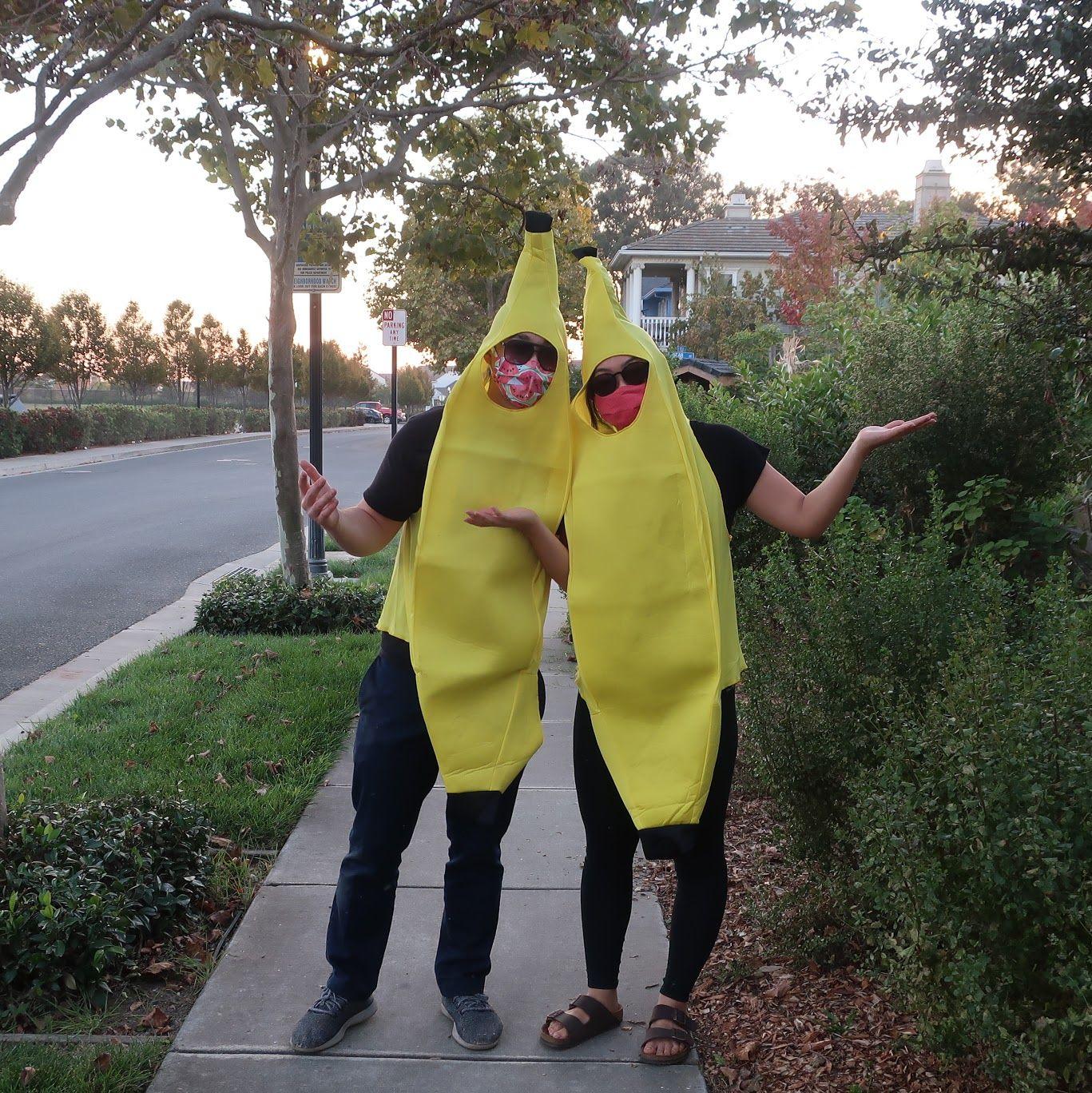 How did these bananas find each other in this crazy world?