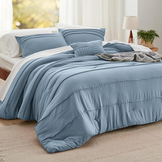 Bedsure Light Blue King Size Comforter Set - 4 Pieces Pinch Pleat Bed Set, Down Alternative Bedding Sets for All Season, 1 Comforter, 2 Pillowcases, 1 Decorative Pillow