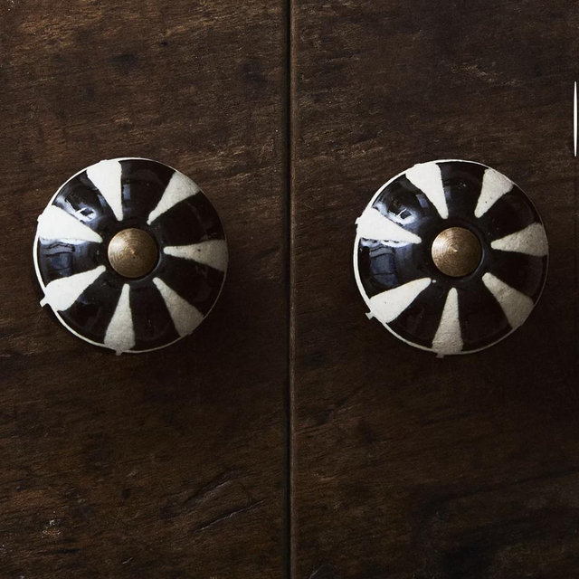 SET OF STRIPED CERAMIC KNOBS