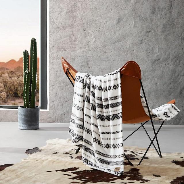 Wrangler - Throw Blanket, Ultra Soft Plush Fleece Blanket (Diamond Trail Black, Oversized Throw) 50 x 70