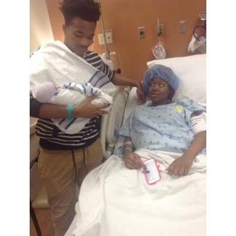 Ari’s arrival 👨‍👩‍👧