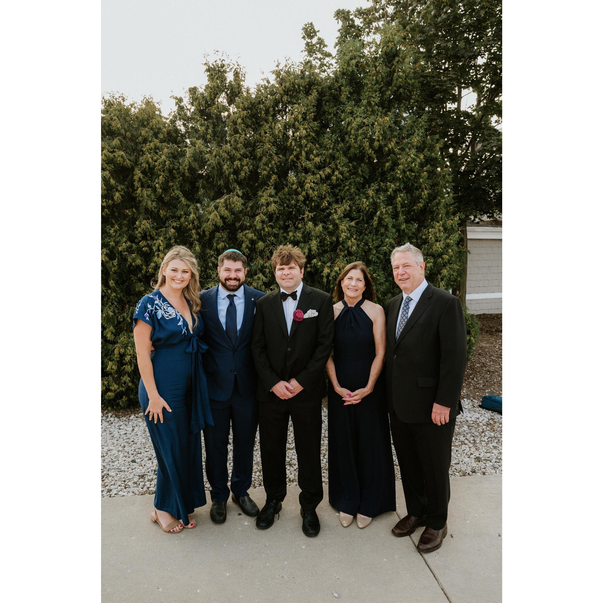 The Family Fang
Left to right: Jordan, Alex, Zach, Mindy, and David